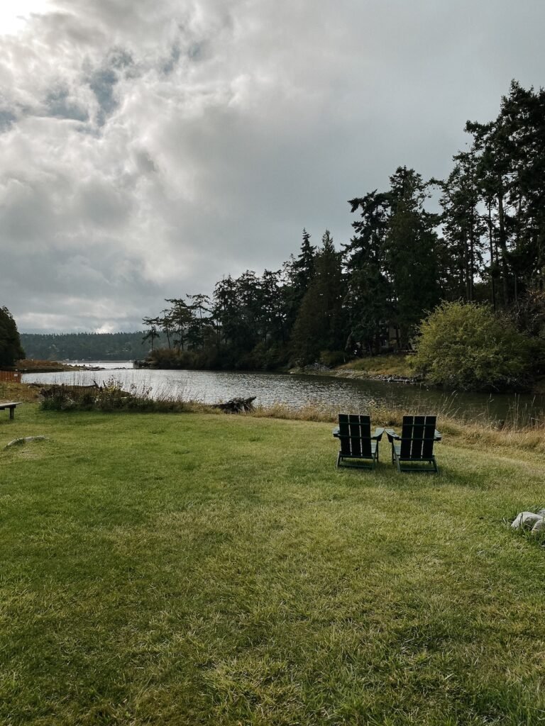  Begin your Whidbey Island weekend at the charming Captain Whidbey Inn, a perfect base near Fort Casey on Whidbey Island.​